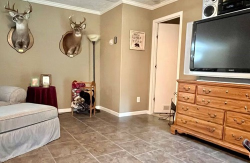 Wilkinson County Cabin | Charming 3-bedroom cabin in welcoming Crosby with WiFi, AC