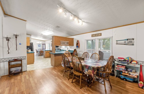 Kemp House | Charming 3-bedroom Lake house Near Cedar Creek