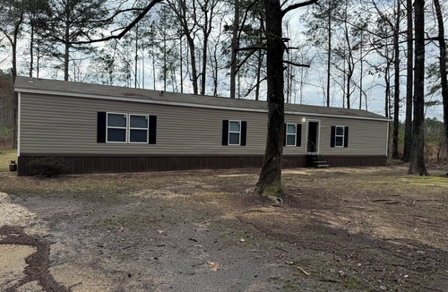 Bastrop House | Charming 3-bedroom mobile home in a peaceful country setting.