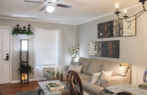 Jackson House | Charming 3-bedroom suite at 133 West Rose downtown Jackson Alabama.