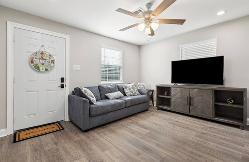 Milneburg House | Charming 3-bedroom house in vibrant New Orleans with WiFi, AC & Large Back Yard