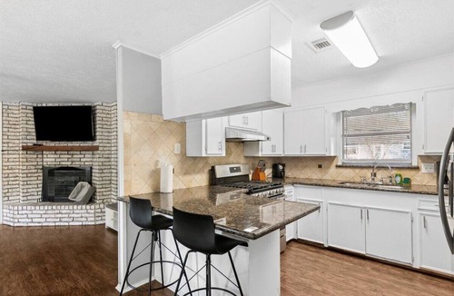 Port Neches House | Charming 3-Bedroom Short-Term Rental in Port Neches