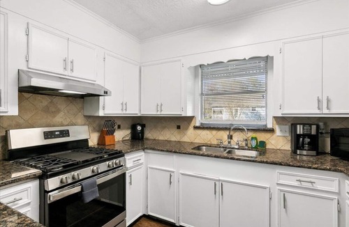Port Neches House | Charming 3-Bedroom Short-Term Rental in Port Neches
