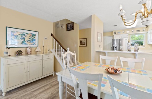Hollywood Beach House | Charming 3bd/3ba HOUSE Across the Street from the Beach w/Gulf VIEWS!