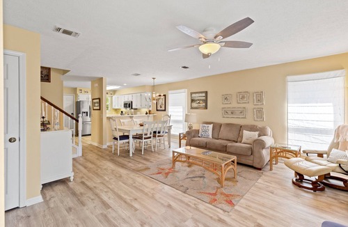 Hollywood Beach House | Charming 3bd/3ba HOUSE Across the Street from the Beach w/Gulf VIEWS!