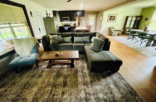 Texarkana House | Charming 4-bedroom house with AC and WiFi in peaceful Texarkana