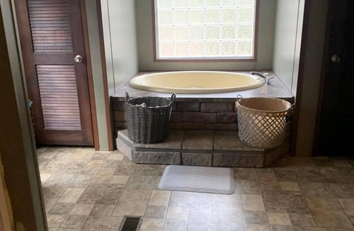 Jachin House | Charming 4-bedroom mobile home with AC and WiFi in delightful Butler