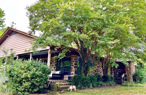Scobey Cabin | Charming 4-bedroom cabin in Coffeeville with lake and nature trails