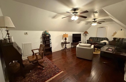 Tupelo House | Charming and Spacious 3-bedroom house in serene Tupelo