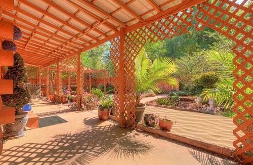 Lake Helen House | Charming Antiques-Themed Inn Room with Lake Access, Located Near Lake Helen, Florida