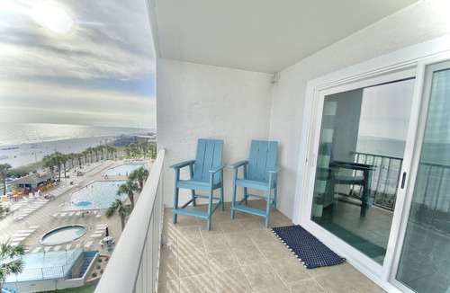 Panama City Beach Condo | ☀️Charming BEACHFRONT on the 6th floor. Sleeps 6. Includes beach chairs!☀️ #628