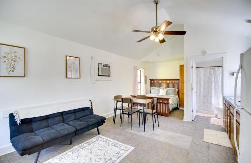 Biloxi Apartment | Charming Biloxi Studio w/Community Pool & Lake!