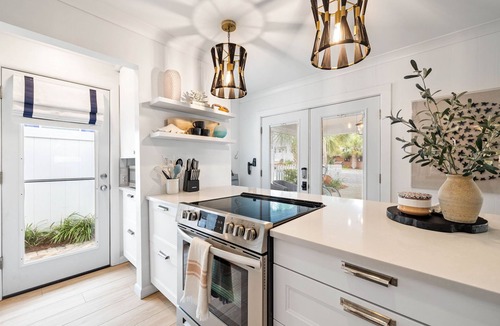 Santa Rosa Beach House | Charming Blue Mountain Bungalow in 30A. Walk or Golf Cart down to the sand.