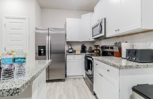 Ferry Pass House | Charming Brand New 3-Bedroom Dream Townhouse!