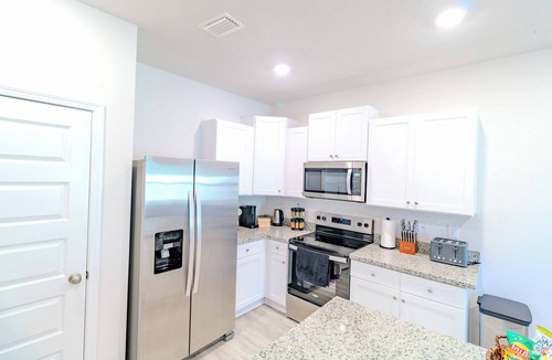 Ferry Pass House | Charming Brand New 3-Bedroom Dream Townhouse!