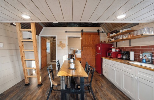 Mart Cabin | Charming Cabin in the Country, 25 mins from Waco, Texas