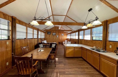 Zwolle Cabin | Charming Cabin with Scenic Wooded Views near Zwolle, Louisiana