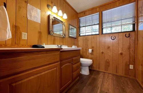 Zwolle Cabin | Charming Cabin with Scenic Wooded Views near Zwolle, Louisiana