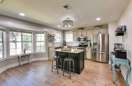 Niceville Cottage | Charming Coastal Home: 6 Mi to Choctawhatchee Bay!
