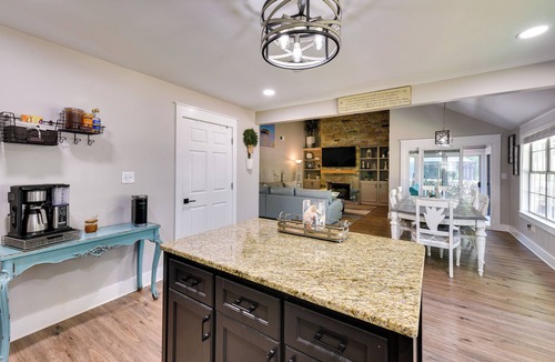 Niceville Cottage | Charming Coastal Home: 6 Mi to Choctawhatchee Bay!