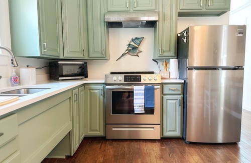 Ocean Springs Cottage | Charming Coastal 2-bedroom Cottage with WiFi, AC in Downtown Ocean Springs
