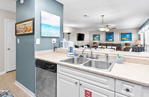 Navarre Beach Condo | Charming Condo with Shared Pool, Washer/Dryer, High-Speed WiFi, and Central AC