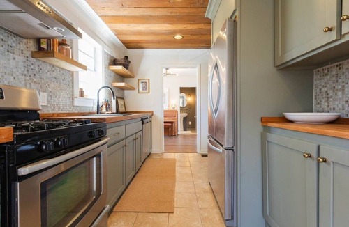 Crestline Heights House | Charming Cottage in Crestline Park