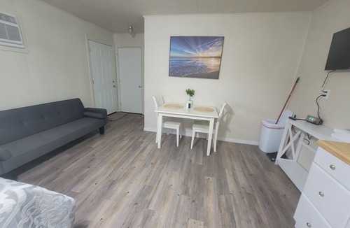 Hammond House | Charming cottage in marvelous Hammond with AC, WiFi