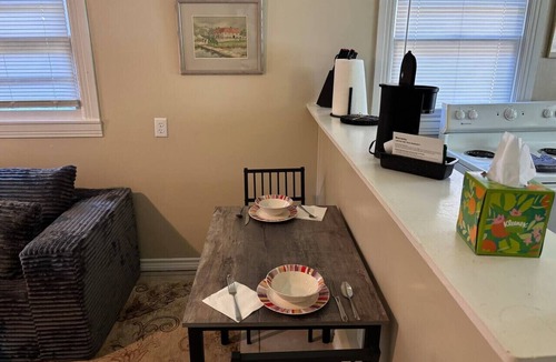 Texarkana House | Charming Cottage Retreat