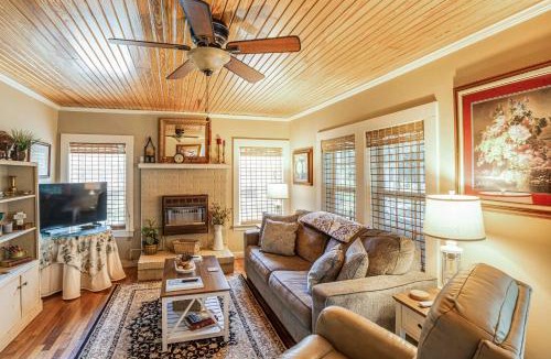 Oxford House | Charming Country Home w/Yard - 14 Mi to Ole Miss!