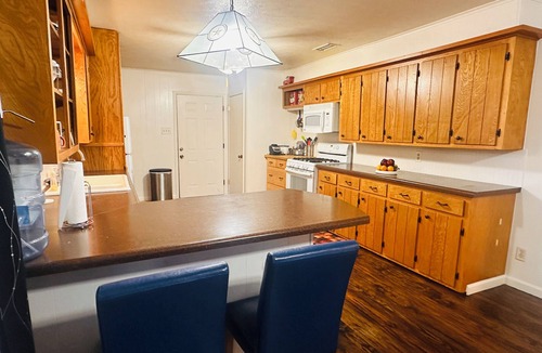 Corsicana House | Charming Farmhouse Getaway with Nature & Family Fun in Corsicana, TX
