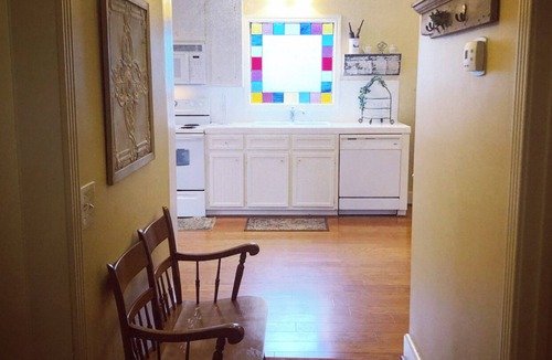 El Lago Cottage | Charming fully furnished 2-bedroom cottage in Seabrook, Tx -Bay Area Houston