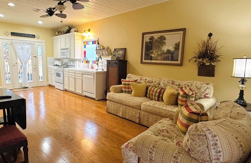 El Lago Cottage | Charming fully furnished 2-bedroom cottage in Seabrook, Tx -Bay Area Houston
