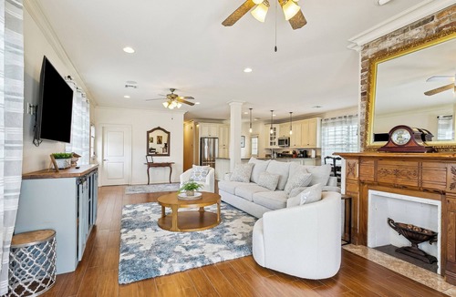 Arabi House | Charming Historic Home Near French Quarter - Cozy & Convenient!