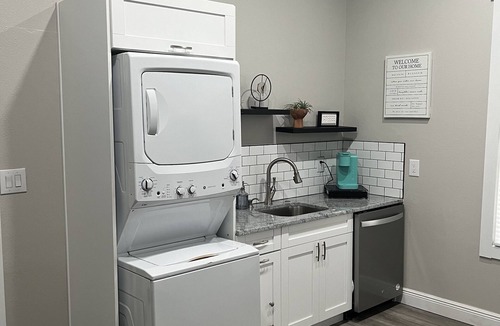 Ybor City House | 🌴🏖️ Charming Historic Ybor Bungalow 2-bedroom apartment