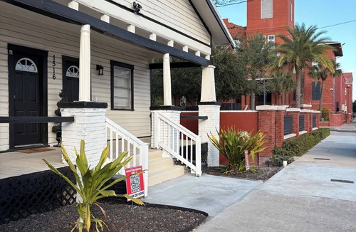 Ybor City House | 🌴🏖️ Charming Historic Ybor Bungalow 2-bedroom apartment