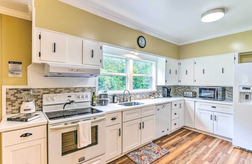 De Funiak Springs House | Charming Home: 2 Mi to Dtwn DeFuniak Springs!