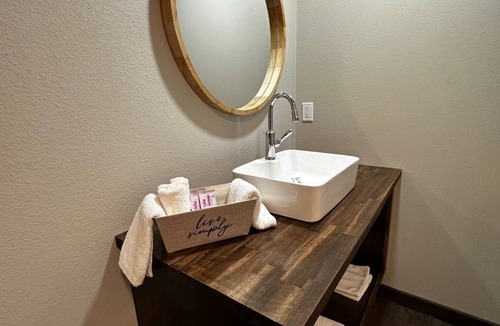 Timpson Hotel | Charming hotel with 1 bedroom and WiFi, AC in delightful Timpson
