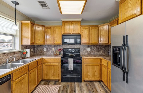 Claiborne House | Charming house minutes from everything in Monroe/West Monroe! 5-Star hosts!