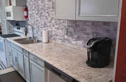 Shaw House | Charming house sleeps 16, in lovely Shaw- 15 minutes from Grammy Museum MS