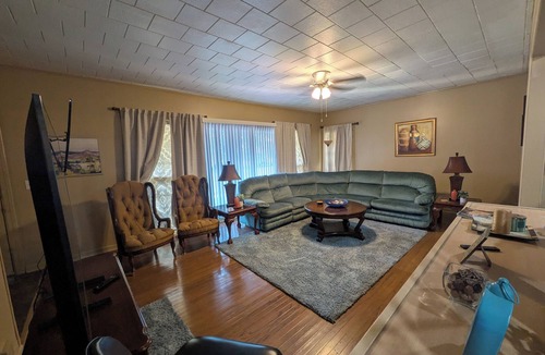 Shaw House | Charming house sleeps 16, in lovely Shaw- 15 minutes from Grammy Museum MS