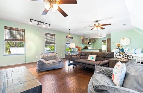 Quinlan Apartment | Charming Lakeside Apartment with an Open Floorplan