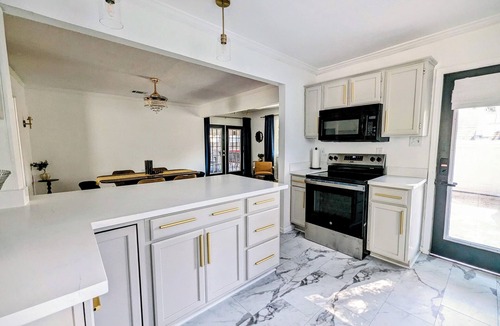Riverside Terrace House | Charming Lux Gem in Med Center w/2 K Beds-Patio-Backyard!