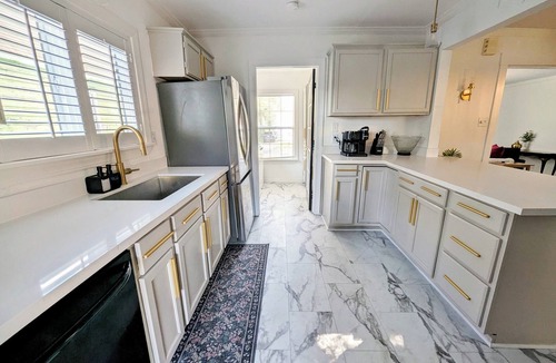 Riverside Terrace House | Charming Lux Gem in Med Center w/2 K Beds-Patio-Backyard!
