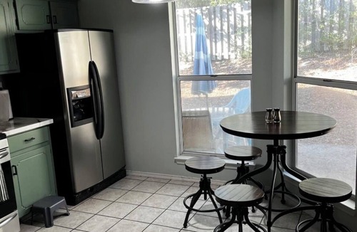 Okaloosa County House | Charming master bedroom in a fully furnished 4 bedroom rental house in Niceville