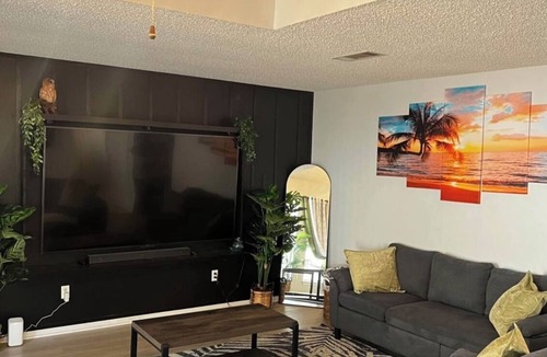 Okaloosa County House | Charming master bedroom in a fully furnished 4 bedroom rental house in Niceville