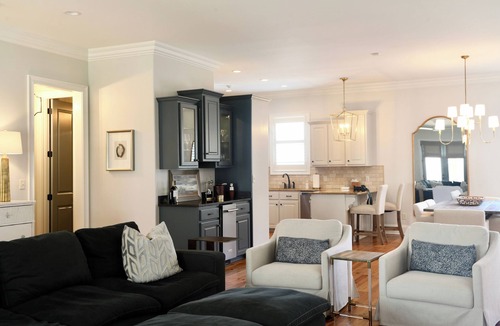 Oxford House | Charming Oxford Townhome - Minutes to Ole Miss and The Square! Sleeps 1-10