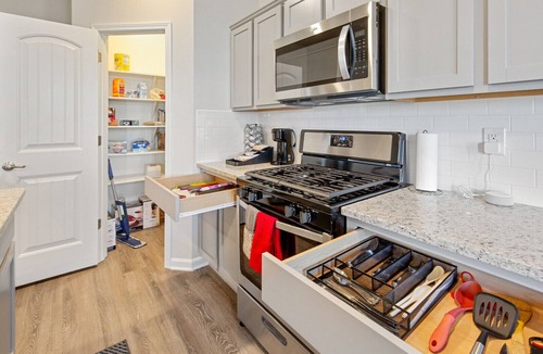 Slidell House | Charming Retreat 30 Minutes from Vibrant New Orleans - Ideal Short-Term Rental!
