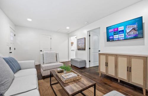 Lafayette House | Charming Saints Street Cottage