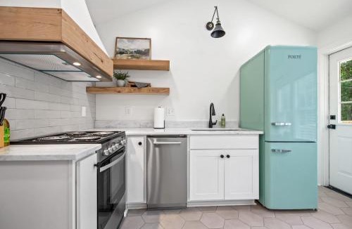 Lafayette House | Charming Saints Street Cottage